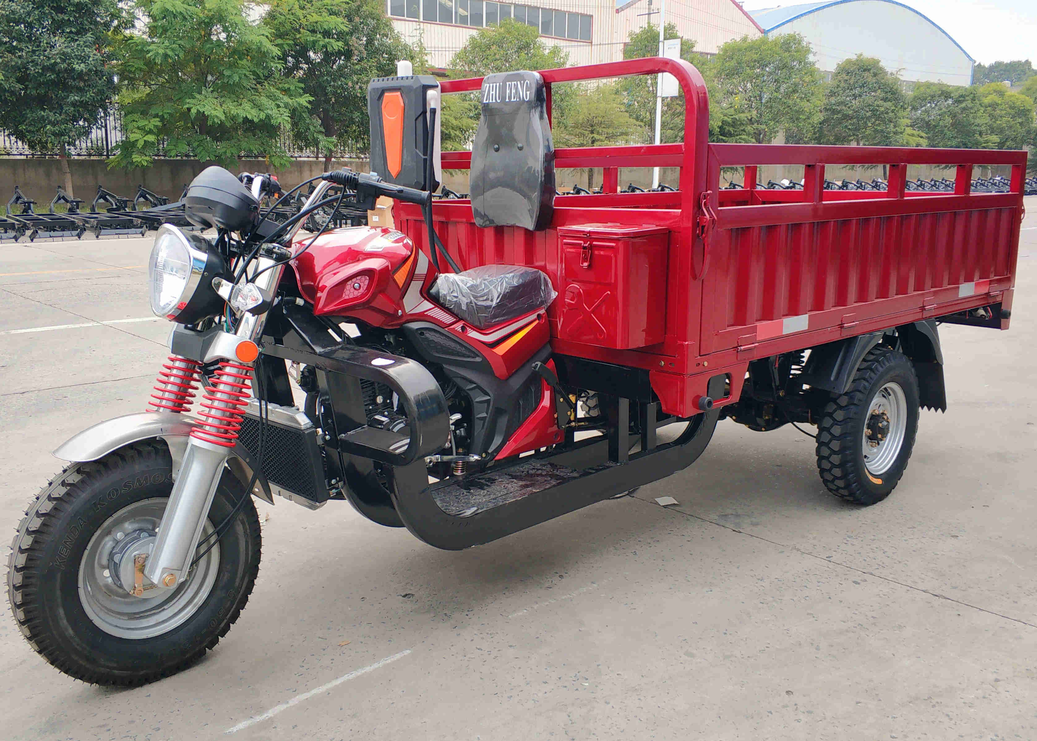 Heavy Load Cargo Tricycle 250CC Cargo Tricycle RED Double Water Cooled